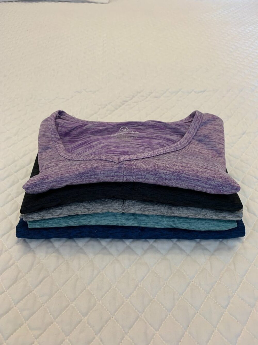 Set of 5 Women's Real Essentials Dry-Fit Short Sleeve V Neck Workout T Shirts XL - Picture 4 of 4